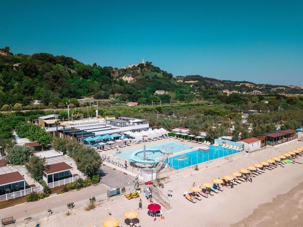 Girasole Eco Family Village Fermo Exterior foto
