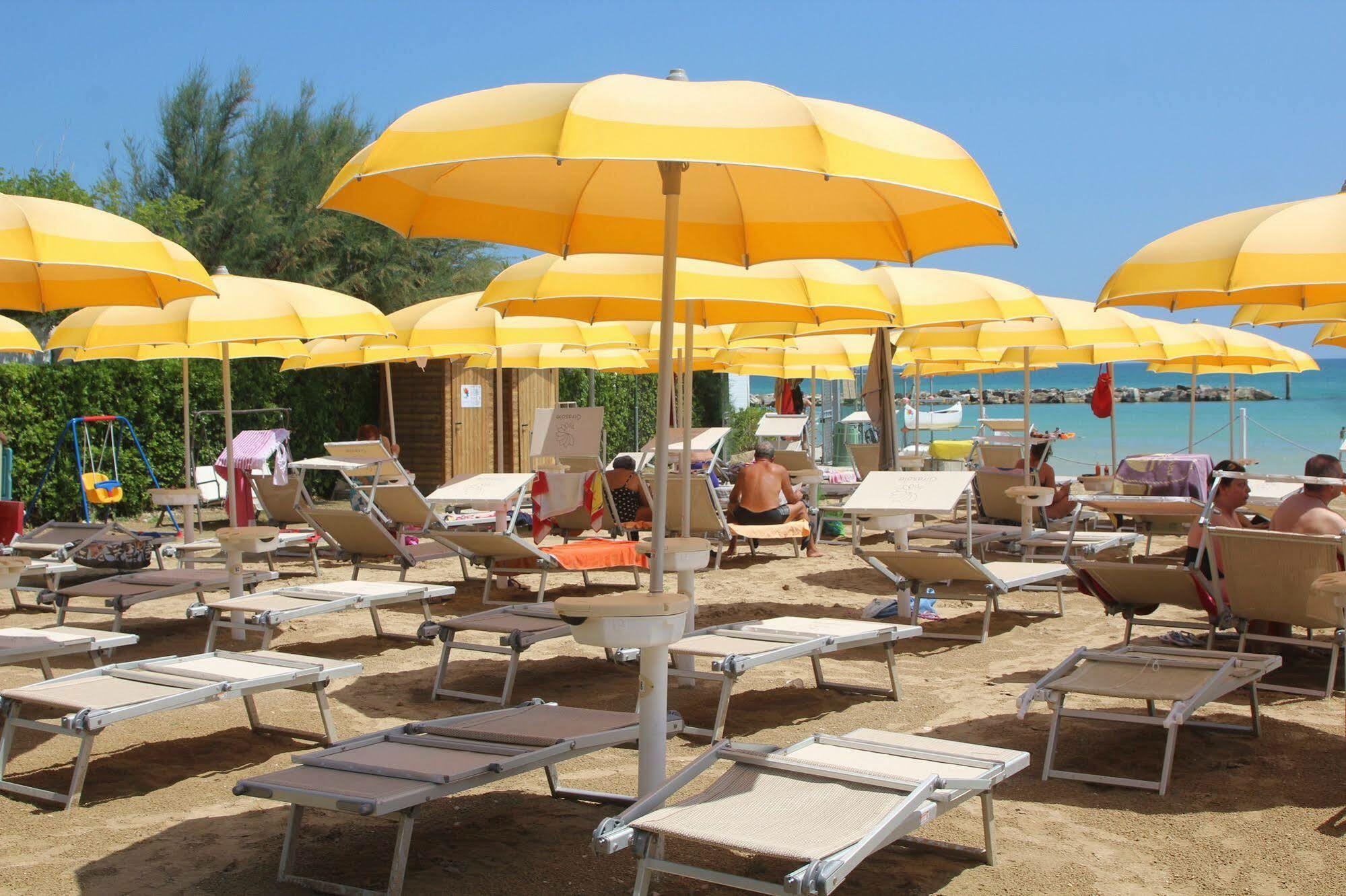 Girasole Eco Family Village Fermo Exterior foto